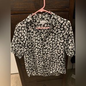 Heart loom size X-small floral blouse.
